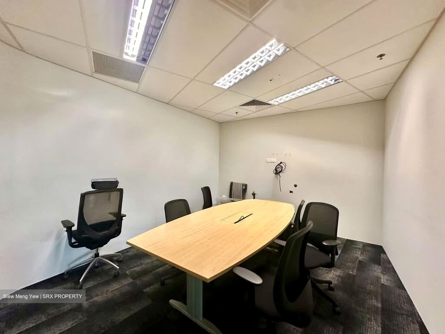 Dapenso Building (D1), Office #547606241